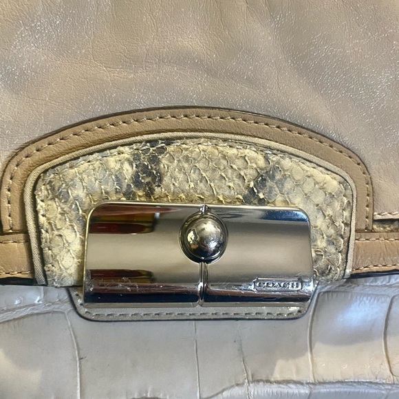 Pre-owned Coach Kristin Hobo Handbag - Picture 3 of 8